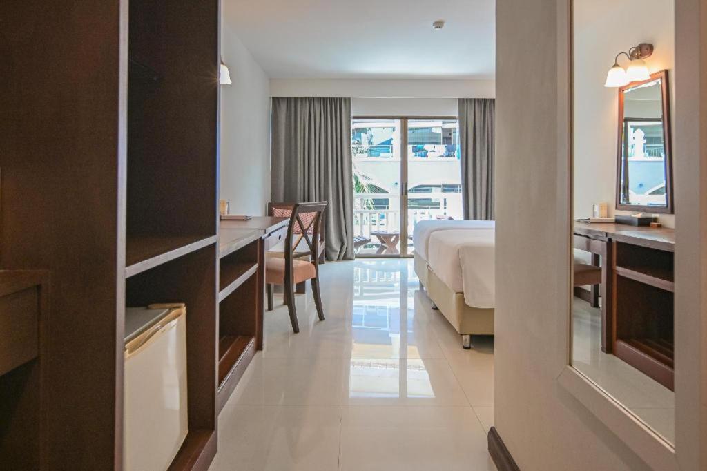 Ramada By Wyndham Phuket Southsea Hotel Karon ภายนอก รูปภาพ