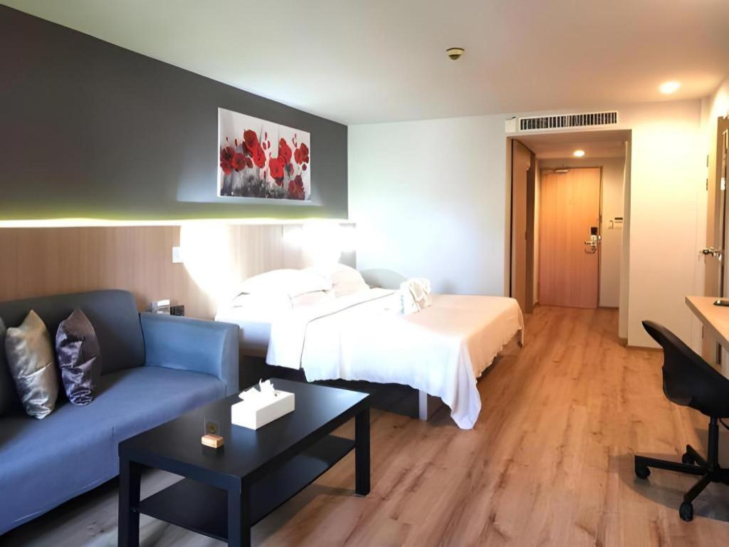 Ramada By Wyndham Phuket Southsea Hotel Karon ภายนอก รูปภาพ